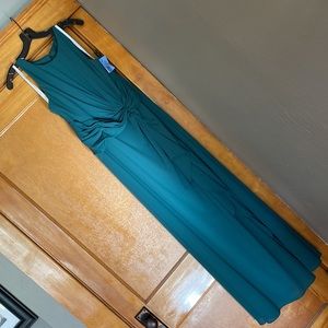 NWT High-Neck Bridesmaid Dress with Cascade Twist David’s Bridal Green Size 14